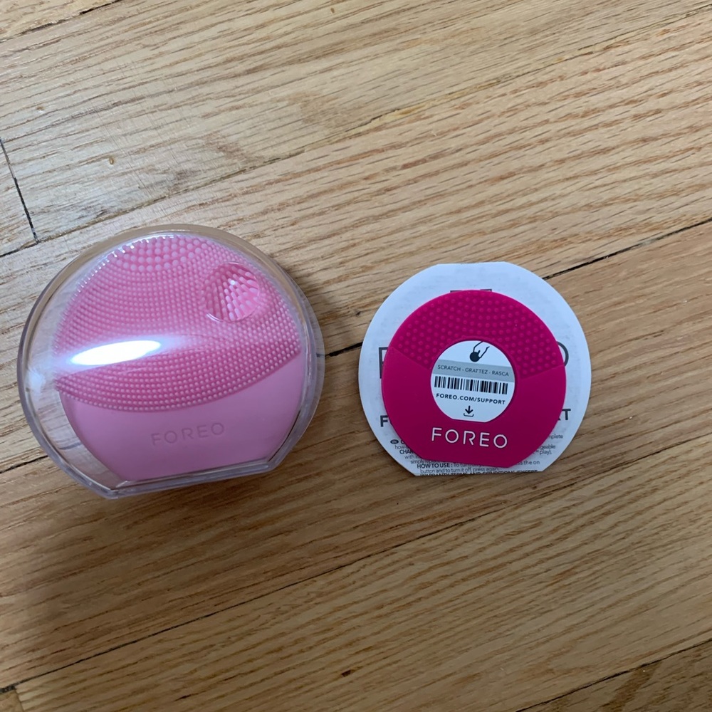 Foreo Luna Play Plus in Pink